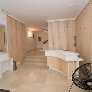 https://apartamentos-mestret.ibizaislandhotels.net
